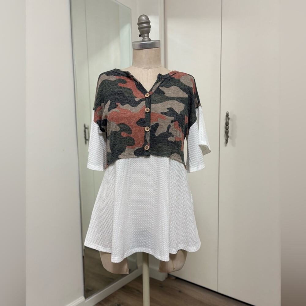 Hopely Camo Babydoll Blouse Women’s Small Button Front Layered Top NWOT
